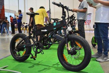 PAsay, PH - SEPT 16 - Fiido ebike 16 Eylül 2023 tarihinde Pasay, Filipinler 'de sergilendi. Performans ve yaşam tarzı fuarı, Filipinler 'de düzenlenen yıllık ulaşım etkinliğidir..