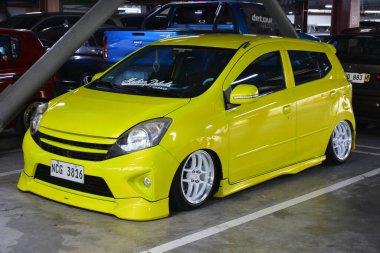 PARANAQUE, PH-DEC 3 - Toyota wigo All Rise araba fuarında 3 Aralık 2023 tarihinde Paranaque, Filipinler 'de. All Rise, Filipinler 'de bir otomobil fuarıdır..