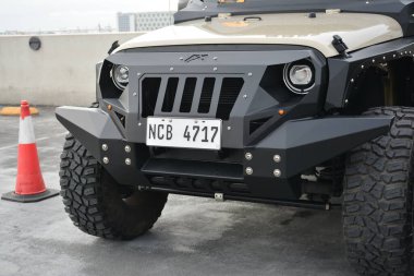 PARANAQUE, PH-DEC 3 - Jeep Wrangler Rubicon All Rise araba fuarında 3 Aralık 2023, Paranaque, Filipinler. All Rise, Filipinler 'de bir otomobil fuarıdır..