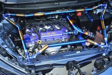 Pasay, PH-DEC 2 - Bumper 'dan Bumper' a Toyota Vios motoru 2 Aralık 2023, Pasay, Filipinler. Bumper to Bumper, Filipinler 'de düzenlenen bir otomobil fuarıdır..