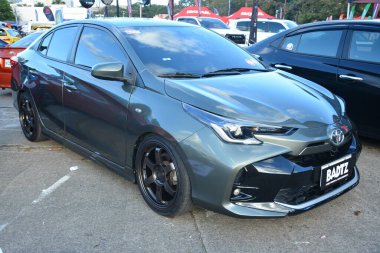 Pasay, PH-DEC 2 - Toyota vios at Bumper to Bumper 19 Aralık 2023, Pasay, Filipinler. Bumper to Bumper, Filipinler 'de düzenlenen bir otomobil fuarıdır..