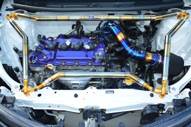 Pasay, PH-DEC 2 - Bumper 'dan Bumper' a Toyota Vios motoru 2 Aralık 2023, Pasay, Filipinler. Bumper to Bumper, Filipinler 'de düzenlenen bir otomobil fuarıdır..