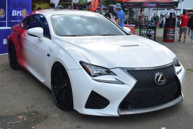 Pasay, PH-DEC 2 - Lexus rcf at Bumper to Bumper 19 Aralık 2023, Pasay, Filipinler. Bumper to Bumper, Filipinler 'de düzenlenen bir otomobil fuarıdır..