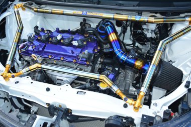 Pasay, PH-DEC 2 - Bumper 'dan Bumper' a Toyota Vios motoru 2 Aralık 2023, Pasay, Filipinler. Bumper to Bumper, Filipinler 'de düzenlenen bir otomobil fuarıdır..