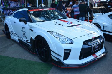 Pasay, PH-DEC 2 - Nissan gtr Bumper 'dan Bumper' a 19 Aralık 2023 Pasay, Filipinler. Bumper to Bumper, Filipinler 'de düzenlenen bir otomobil fuarıdır..