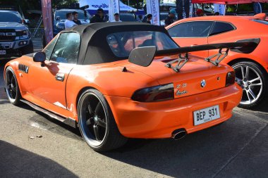Pasay, PH-2 - Bumper 'dan Bumper' a Bmw z3 19 Aralık 2023, Pasay, Filipinler. Bumper to Bumper, Filipinler 'de düzenlenen bir otomobil fuarıdır..