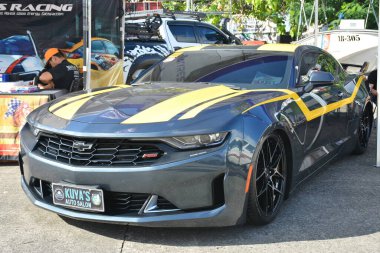 Pasay, PH-DEC 2 - Chevrolet Camaro Bumper 'dan Bumper' a 19 Aralık 2023 Pasay, Filipinler. Bumper to Bumper, Filipinler 'de düzenlenen bir otomobil fuarıdır..