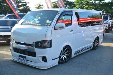 Pasay, PH-DEC 2 - Toyota hiace Bumper 'dan Bumper' a 19 Aralık 2023, Pasay, Filipinler. Bumper to Bumper, Filipinler 'de düzenlenen bir otomobil fuarıdır..