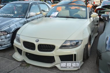 Pasay, PH-2 - Bumper 'dan Bumper' a Bmw z4 19 Aralık 2023, Pasay, Filipinler. Bumper to Bumper, Filipinler 'de düzenlenen bir otomobil fuarıdır..