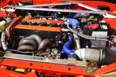 Pasay, PH - NOV 18 - Mitsubishi Lancer Evrim Motoru 18 Kasım 2023 tarihinde Pasay, Filipinler 'de Manila Otomobil Salonu' nda. Manila Auto Salon, Filipinler 'de düzenlenen bir pazar sonrası araba etkinliğidir..