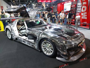Pasay, PH - NOV 18 - Mercedes benz 18 Kasım 2023 tarihinde Pasay, Filipinler 'de Manila Oto Salon' da gt3 satmaktadır. Manila Auto Salon, Filipinler 'de düzenlenen bir pazar sonrası araba etkinliğidir..
