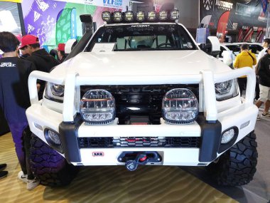 Pasay, PH-18-Isuzu dmax Manila Auto Salon 'da 18 Kasım 2023, Pasay, Filipinler. Manila Auto Salon, Filipinler 'de düzenlenen bir pazar sonrası araba etkinliğidir..