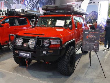 Pasay, PH-18 - Toyota fj kruvazörü 18 Kasım 2023 tarihinde Pasay, Filipinler 'de. Manila Auto Salon, Filipinler 'de düzenlenen bir pazar sonrası araba etkinliğidir..