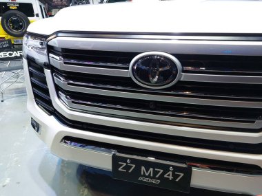 Pasay, PH-18-Toyota arazi kruvazörü 18 Kasım 2023 tarihinde Pasay, Filipinler 'de Manila Oto Salonu' nda. Manila Auto Salon, Filipinler 'de düzenlenen bir pazar sonrası araba etkinliğidir..