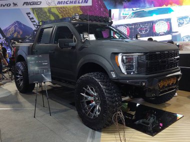 Pasay, PH - NOV 18 - Ford f150 raptor Manila Auto Salon 'da 18 Kasım 2023 tarihinde, Pasay, Filipinler. Manila Auto Salon, Filipinler 'de düzenlenen bir pazar sonrası araba etkinliğidir..
