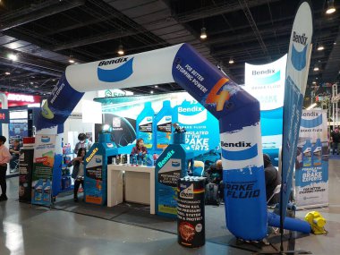 Pasay, PH-18-Bendix standı, 18 Kasım 2023, Pasay, Filipinler. Manila Auto Salon, Filipinler 'de düzenlenen bir pazar sonrası araba etkinliğidir..