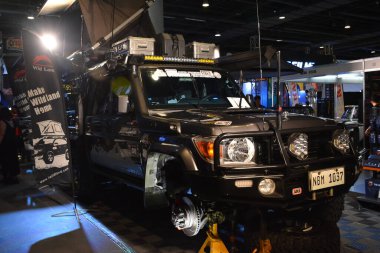Pasay, PH-18-Toyota arazi kruvazörü 18 Kasım 2023 tarihinde Pasay, Filipinler 'de Manila Oto Salonu' nda. Manila Auto Salon, Filipinler 'de düzenlenen bir pazar sonrası araba etkinliğidir..