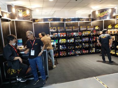 Pasay, PH-18-Meguiars standı 18 Kasım 2023 tarihinde Pasay, Filipinler 'de. Manila Auto Salon, Filipinler 'de düzenlenen bir pazar sonrası araba etkinliğidir..