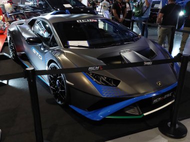 Pasay, PH - NOV 18 - Lamborghini sto Manila Auto Salon 'da 18 Kasım 2023, Pasay, Filipinler. Manila Auto Salon, Filipinler 'de düzenlenen bir pazar sonrası araba etkinliğidir..