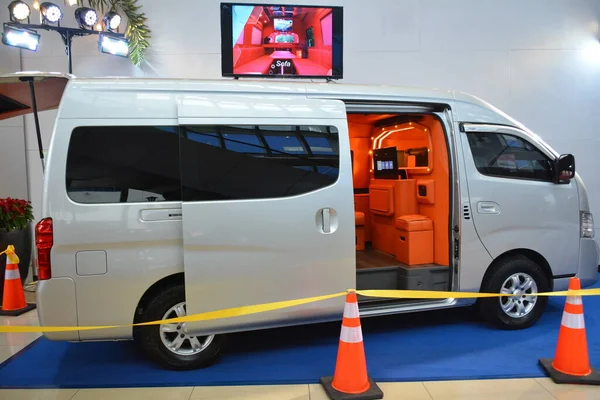 Pasay, PH-18 - Nissan urvan Manila Oto Salon 'da 18 Kasım 2023, Pasay, Filipinler. Manila Auto Salon, Filipinler 'de düzenlenen bir pazar sonrası araba etkinliğidir..