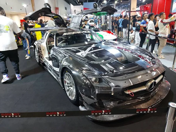 Pasay, PH - NOV 18 - Mercedes benz 18 Kasım 2023 tarihinde Pasay, Filipinler 'de Manila Oto Salon' da gt3 satmaktadır. Manila Auto Salon, Filipinler 'de düzenlenen bir pazar sonrası araba etkinliğidir..