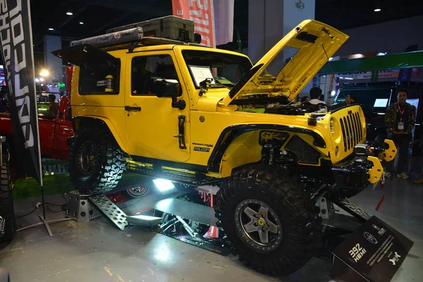 Pasay, PH-NOV 18 - 18 Kasım 2023 tarihinde Pasay, Filipinler 'deki Manila Oto Salonu' nda cip çobanı. Manila Auto Salon, Filipinler 'de düzenlenen bir pazar sonrası araba etkinliğidir..