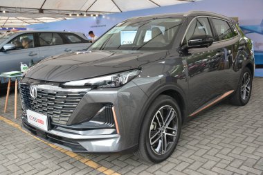 Pasay, PH - NOV 18 - Changan cs55 artı 18 Kasım 2023 tarihinde Pasay, Filipinler 'de Oto odaklı test sürüşü. Odak noktası, Filipinler 'de düzenlenen bir araba test sürüşü etkinliğidir..