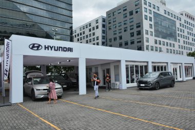 Pasay, PH-18 - 18 Kasım 2023 tarihinde Pasay, Filipinler 'de Oto odaklı test sürüşünde Hyundai kabini ön cephesi. Odak noktası, Filipinler 'de düzenlenen bir araba test sürüşü etkinliğidir..