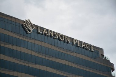 Pasay, PH-18 - Lanson 18 Kasım 2023 'te Pasay, Filipinler' de otel cephesinde görüldü. Lanson 'ın yeri Wing Tai mülklerinin bir yan kuruluşu, Hong Kong' da çok iyi bir emlak geliştiricisi..