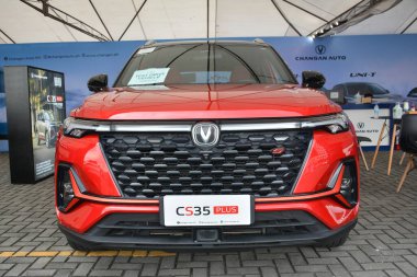 Pasay, PH - NOV 18 - Changan cs35 artı 18 Kasım 2023 tarihinde Pasay, Filipinler 'de Oto odaklı test sürüşü. Odak noktası, Filipinler 'de düzenlenen bir araba test sürüşü etkinliğidir..