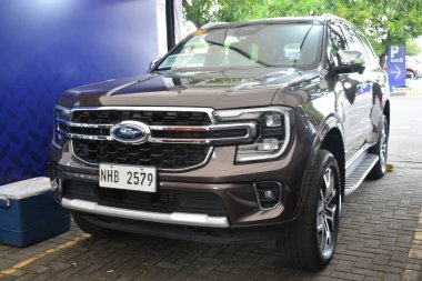 Pasay, PH - NOV 18 - Ford Everest 18 Kasım 2023 tarihinde Pasay, Filipinler 'de Oto odaklı test sürüşünde. Odak noktası, Filipinler 'de düzenlenen bir araba test sürüşü etkinliğidir..