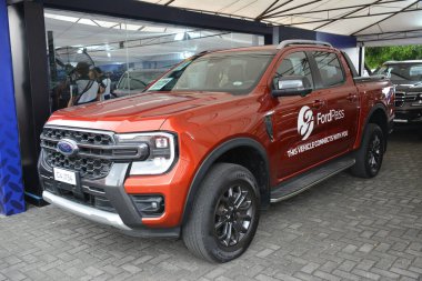 Pasay, PH - NOV 18 - Ford Ranger test sürüşünde 18 Kasım 2023 tarihinde Pasay, Filipinler 'de. Odak noktası, Filipinler 'de düzenlenen bir araba test sürüşü etkinliğidir..
