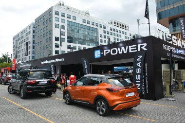 18 Kasım 2023 tarihinde Pasay, Filipinler 'de Oto Odak Test Sürüşü' nde Nissan kabini ön cephesi. Odak noktası, Filipinler 'de düzenlenen bir araba test sürüşü etkinliğidir..