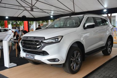 Pasay, PH-18 - Isuzu mux 18 Kasım 2023 tarihinde Pasay, Filipinler 'de Auto Focus test sürüşünde. Odak noktası, Filipinler 'de düzenlenen bir araba test sürüşü etkinliğidir..
