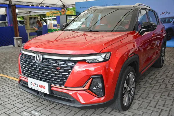 Pasay, PH - NOV 18 - Changan cs35 artı 18 Kasım 2023 tarihinde Pasay, Filipinler 'de Oto odaklı test sürüşü. Odak noktası, Filipinler 'de düzenlenen bir araba test sürüşü etkinliğidir..