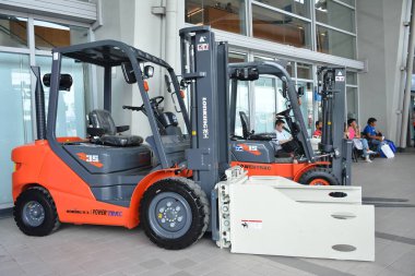 Pasay, PH-NOV 11 - Philconstruct 'ta Lonking forklift 11 Kasım 2023 tarihinde Pasay, Filipinler' de. Philconstruct, Filipinler 'de yıllık bir inşaat fuarıdır..