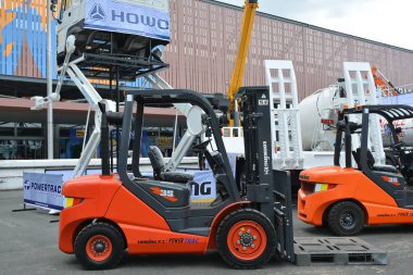 Pasay, PH-NOV 11 - Philconstruct 'ta Lonking forklift 11 Kasım 2023 tarihinde Pasay, Filipinler' de. Philconstruct, Filipinler 'de yıllık bir inşaat fuarıdır..