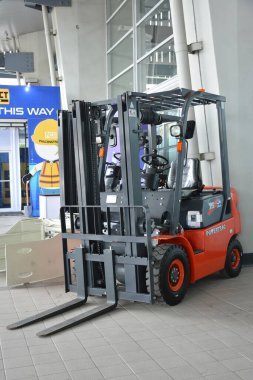 Pasay, PH-NOV 11 - Philconstruct 'ta Lonking forklift 11 Kasım 2023 tarihinde Pasay, Filipinler' de. Philconstruct, Filipinler 'de yıllık bir inşaat fuarıdır..