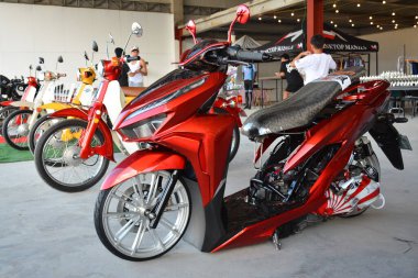 CAINTA, PH - 30 DEC - Honda 30 Aralık 2023 tarihinde Cainta, Filipinler 'de VIP araba fuarında tıkladı. VIP, Filipinler 'de düzenlenen bir otomobil fuarıdır..