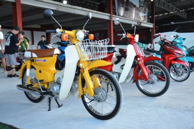 CAINTA, PH - 30 DEC - 30 Aralık 2023 tarihinde Cainta, Filipinler 'de VIP araba fuarında Honda 70. VIP, Filipinler 'de düzenlenen bir otomobil fuarıdır..