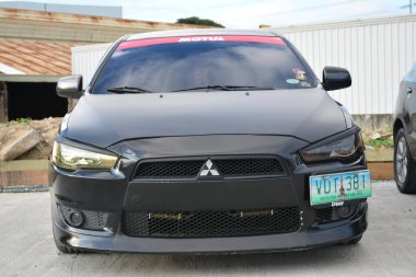 CAINTA, PH-30 - Mitsubishi Lancer X, 30 Aralık 2023 tarihinde Cainta, Filipinler 'de VIP araba fuarında. VIP, Filipinler 'de düzenlenen bir otomobil fuarıdır..