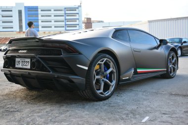 CAINTA, PH - 30 DEC - Lamborghini huracan evo 30 Aralık 2023 tarihinde Cainta, Filipinler 'de VIP araba fuarında. VIP, Filipinler 'de düzenlenen bir otomobil fuarıdır..