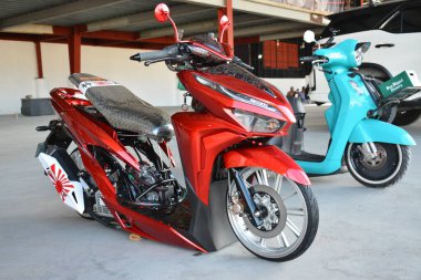 CAINTA, PH - 30 DEC - Honda 30 Aralık 2023 tarihinde Cainta, Filipinler 'de VIP araba fuarında tıkladı. VIP, Filipinler 'de düzenlenen bir otomobil fuarıdır..