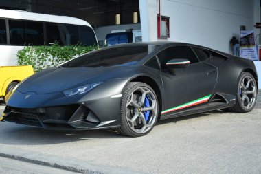 CAINTA, PH - 30 DEC - Lamborghini huracan evo 30 Aralık 2023 tarihinde Cainta, Filipinler 'de VIP araba fuarında. VIP, Filipinler 'de düzenlenen bir otomobil fuarıdır..