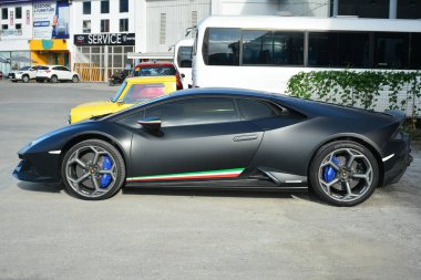 CAINTA, PH - 30 DEC - Lamborghini huracan evo 30 Aralık 2023 tarihinde Cainta, Filipinler 'de VIP araba fuarında. VIP, Filipinler 'de düzenlenen bir otomobil fuarıdır..