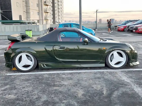 QUEZON CITY, PH-JAN 24 - Toyota Bayan Shinnenkai 24 Ocak 2024 tarihinde Quezon City, Filipinler 'de buluştu. Shinnenkai, Filipinler 'de düzenlenen bir otomobil yarışması..