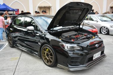 MANILA, PH - JAN 27 - Revolve Car Show 'da 27 Ocak 2024 tarihinde Manila, Filipinler' de Subaru. Revolve, Filipinler 'de San Beda Üniversitesi' nde düzenlenen yıllık bir otomobil fuarıdır..