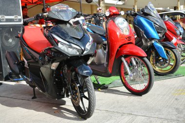 MANILA, PH-JAN 27 - Yamaha aerox Revolve Car Show 'da 27 Ocak 2024 tarihinde Manila, Filipinler' de. Revolve, Filipinler 'de San Beda Üniversitesi' nde düzenlenen yıllık bir otomobil fuarıdır..