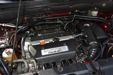 MANILA, PH-JAN 27 - 27 Ocak 2024 'te Manila, Filipinler' de Revolve Car Show 'da Honda crv motoru. Revolve, Filipinler 'de San Beda Üniversitesi' nde düzenlenen yıllık bir otomobil fuarıdır..