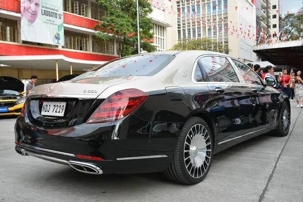 MANILA, PH-27 - Mercedes Benz Maybach 27 Ocak 2024 tarihinde Manila, Filipinler 'de Revolve Car Show' da. Revolve, Filipinler 'de San Beda Üniversitesi' nde düzenlenen yıllık bir otomobil fuarıdır..